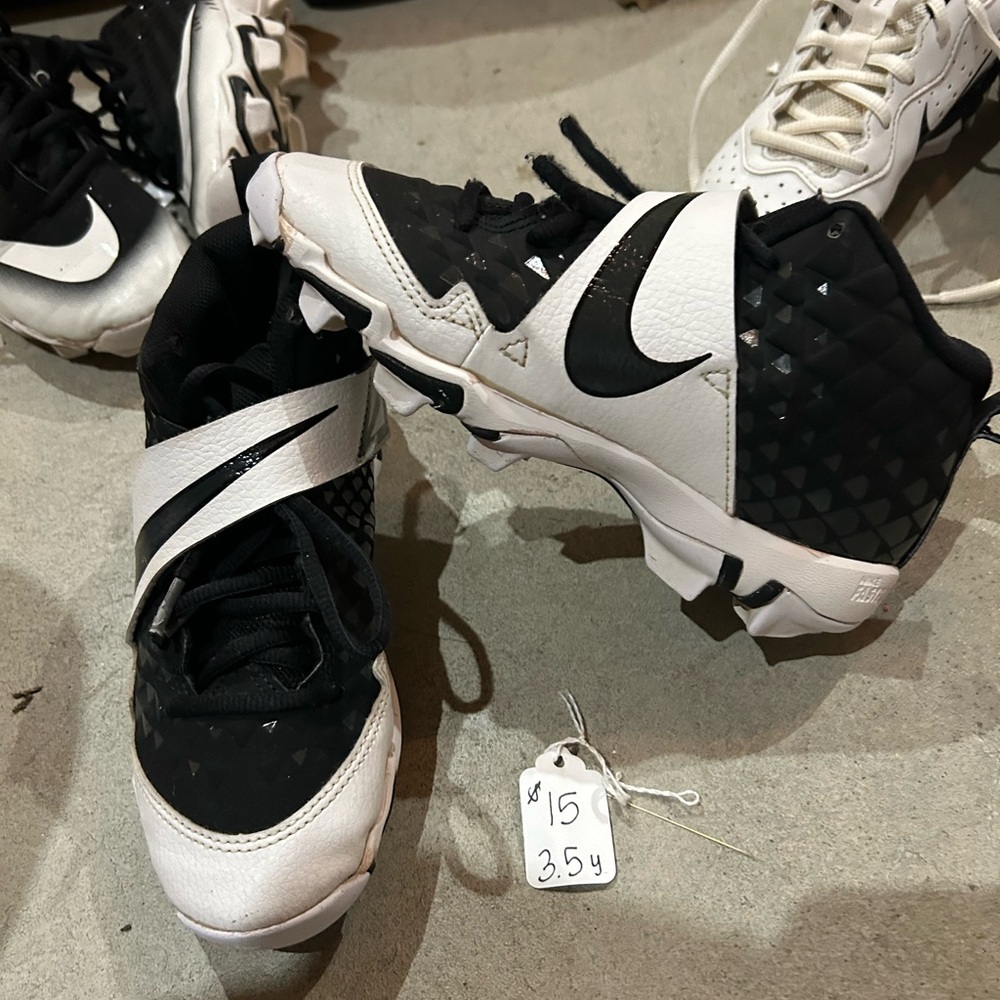 Softball cleats, 3.5y Nike Black and White